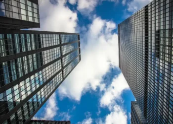 Office Building Debt Crisis Arrives as Banks Stop Extending Bad Loans