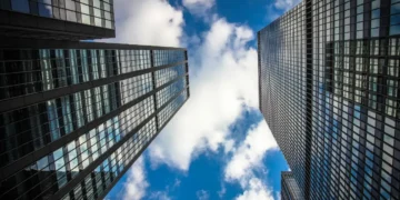 Office Building Debt Crisis Arrives as Banks Stop Extending Bad Loans