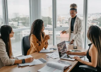 Record CEO Turnover Hits U.S. Firms as Younger Leaders Take the Helm