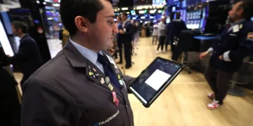 Goldman Sachs Raises Recession Odds To 25%, Warns U.S. Economy Is Slipping As Jobs Slow