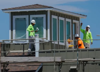 U.S. Productivity Slows To 1.8% While Labor Costs Jump