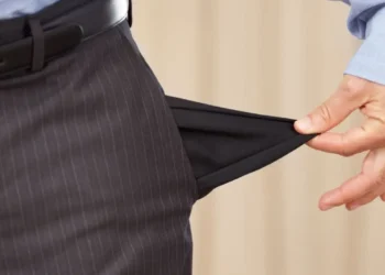 Salesforce Cuts Raises for Leaders and Bets on Stock to Drive Performance