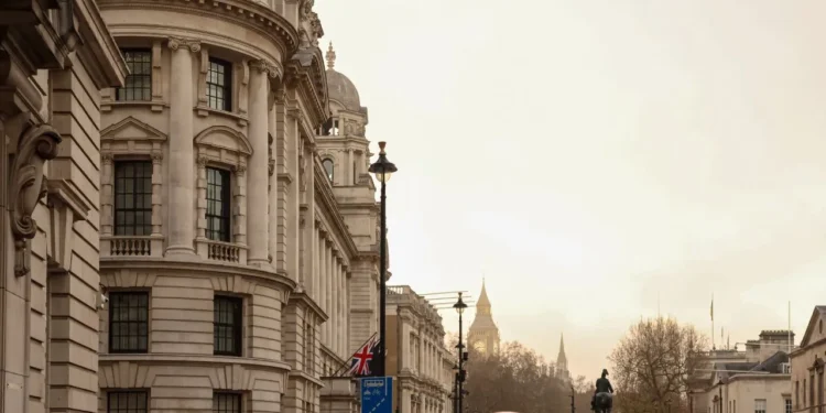 London Tenants Pull Back From Top-Tier Offices as Costs Surge