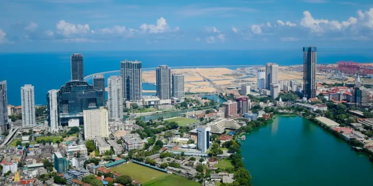 Sri Lanka Moves to Four-Day Workweek as War-Driven Fuel Shortages Intensify