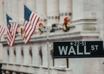 Federal Employee Engagement Sinks to 32% Across Agencies