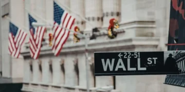 Federal Employee Engagement Sinks to 32% Across Agencies