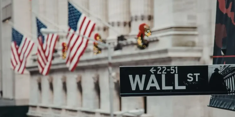 Federal Employee Engagement Sinks to 32% Across Agencies