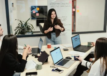 Organizational Behavior Expert Makes The Case For A &ldquo;Meeting Doomsday&rdquo;