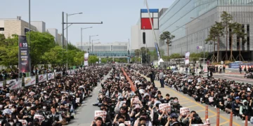 40,000 Samsung Workers Rally Over Pay As Strike Threat Risks AI Chip Supply Chain Disruption