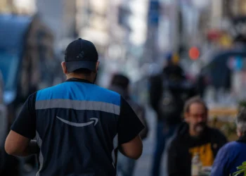 Amazon Ditches Job Titles for &ldquo;Builder&rdquo; Label