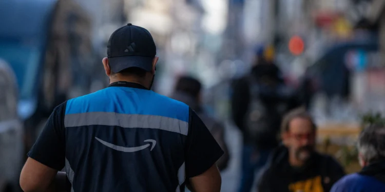 Amazon Ditches Job Titles for “Builder” Label