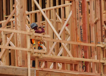 U.S. Labor Costs Rise As Benefit Growth Outpaces Wages In Cooling Job Market