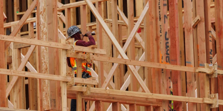 U.S. Labor Costs Rise As Benefit Growth Outpaces Wages In Cooling Job Market