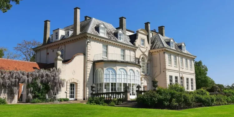 LA Mansion Listed as Office Tests Demand for Residential-Style Workspaces