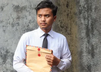 Entry-Level Hiring Drops 6% as Fewer Roles Open for New Grads