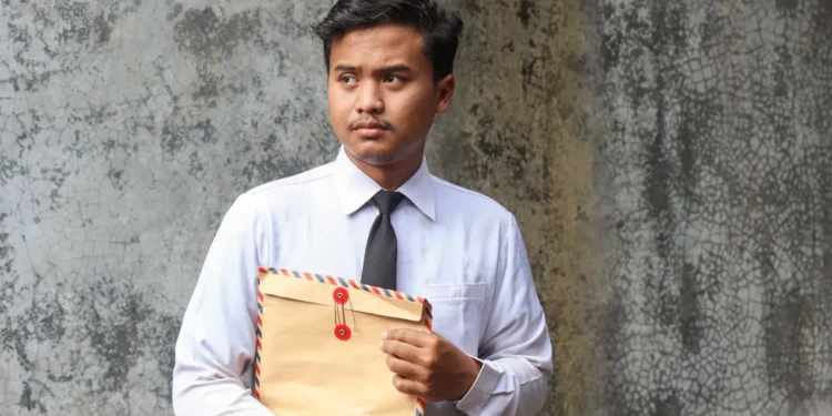 Entry-Level Hiring Drops 6% as Fewer Roles Open for New Grads