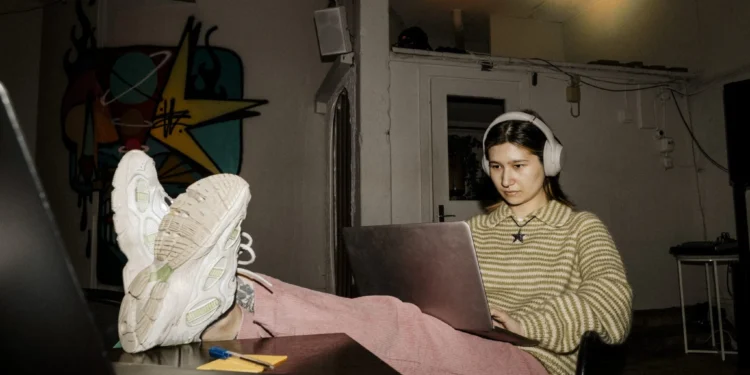 Gen Z Workers Say They’re Too Dependent On AI To Do Their Jobs