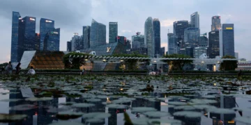 Singapore Tells Financial Firms AI Adoption Must Create Jobs, Not Just Savings