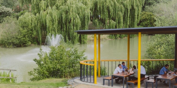 The center has a community kitchen, lounge areas, free parking, 24/7 access, privacy pods, complimentary tea and coffee, an on-site café, and full printer access.