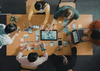 AI Dictation Tools Turn Offices Into Louder, More Vocal Workspaces