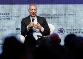 HSBC Tells Workers Not To Fight AI While Admitting It's Destroying Banking Jobs