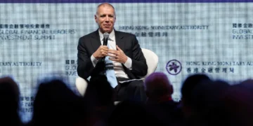 HSBC Tells Workers Not To Fight AI While Admitting It's Destroying Banking Jobs