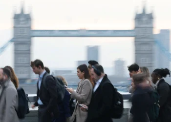U.K. Jobless Rate Falls While Pay Growth Stays Stronger Than Expected