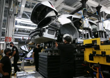 Lucid Slashes 18% Of U.S. Workforce As COO Leaves The EV Maker