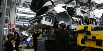 Lucid Slashes 18% Of U.S. Workforce As COO Leaves The EV Maker