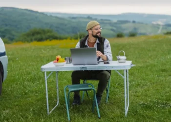 Remote Jobs Are Increasingly Going to Experienced Workers, Leaving New Graduates Behind
