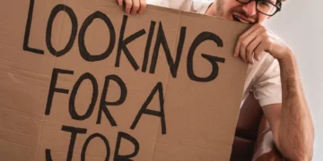 U.S. Jobless Claims Hit Four-Month High While Productivity Growth Slows