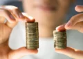 U.K. Pay Growth Shows Little Movement Despite Minimum Wage Increase