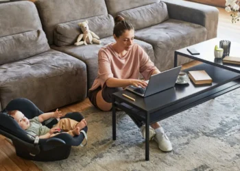 Remote Work Helps Mothers Stay in Full-Time Jobs After Childbirth, Study Finds