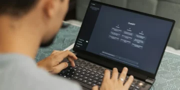 Most Workers Use AI, But Those Who Admit It Are Facing Workplace Bias