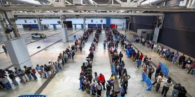 Spain Grants 610,000 Migrants Temporary Work Permits In Sweeping Amnesty Drive
