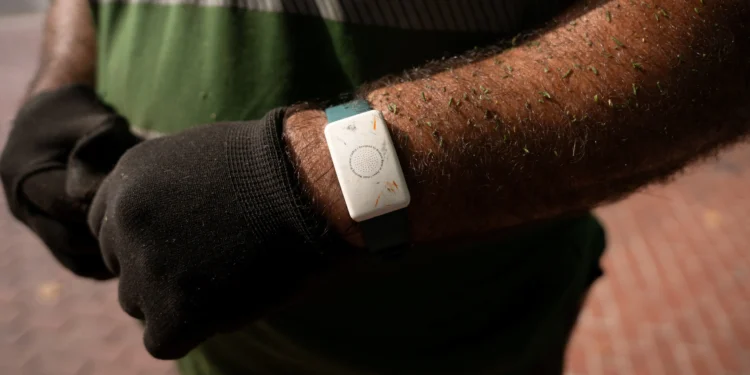 Barcelona Issues Heat-Monitoring Bracelets As Extreme Temperatures Raise Outdoor Worker Safety Risks