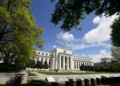 Can AI Productivity Offset America’s Shrinking Workforce? The Fed Is Watching
