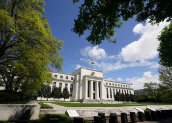 Can AI Productivity Offset America’s Shrinking Workforce? The Fed Is Watching