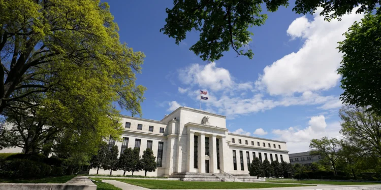 Can AI Productivity Offset America’s Shrinking Workforce? The Fed Is Watching