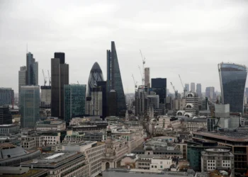 U.K. Firms Dial Back Pay Growth Plans For Next 12 Months, Bank Of England Survey Finds