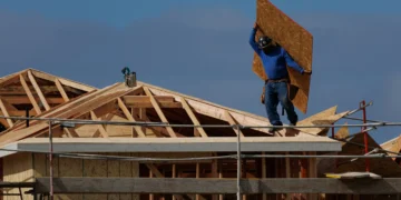Real Wages Fall As U.S. Labor Costs Edge Higher