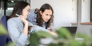 Large enterprises are favoring dedicated offices over hot desks, with most using flexible space alongside traditional corporate real estate.