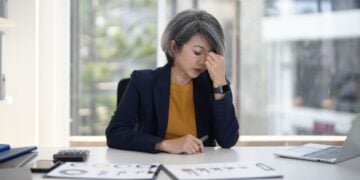 AI May Be Forcing Some Older Office Workers To Leave Worker Earlier, Study Finds