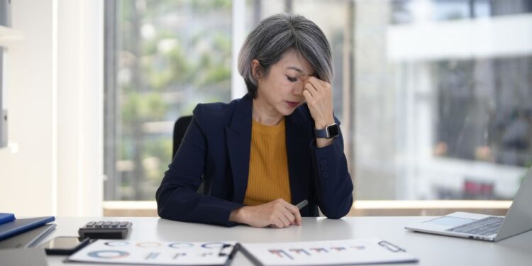 AI May Be Forcing Some Older Office Workers To Leave Worker Earlier, Study Finds