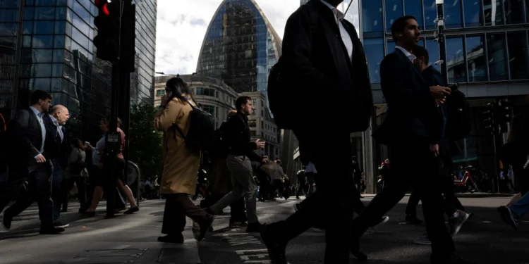 U.K. Productivity Is Picking Up, But Economists Aren&rsquo;t Yet Sure AI Deserves The Credit