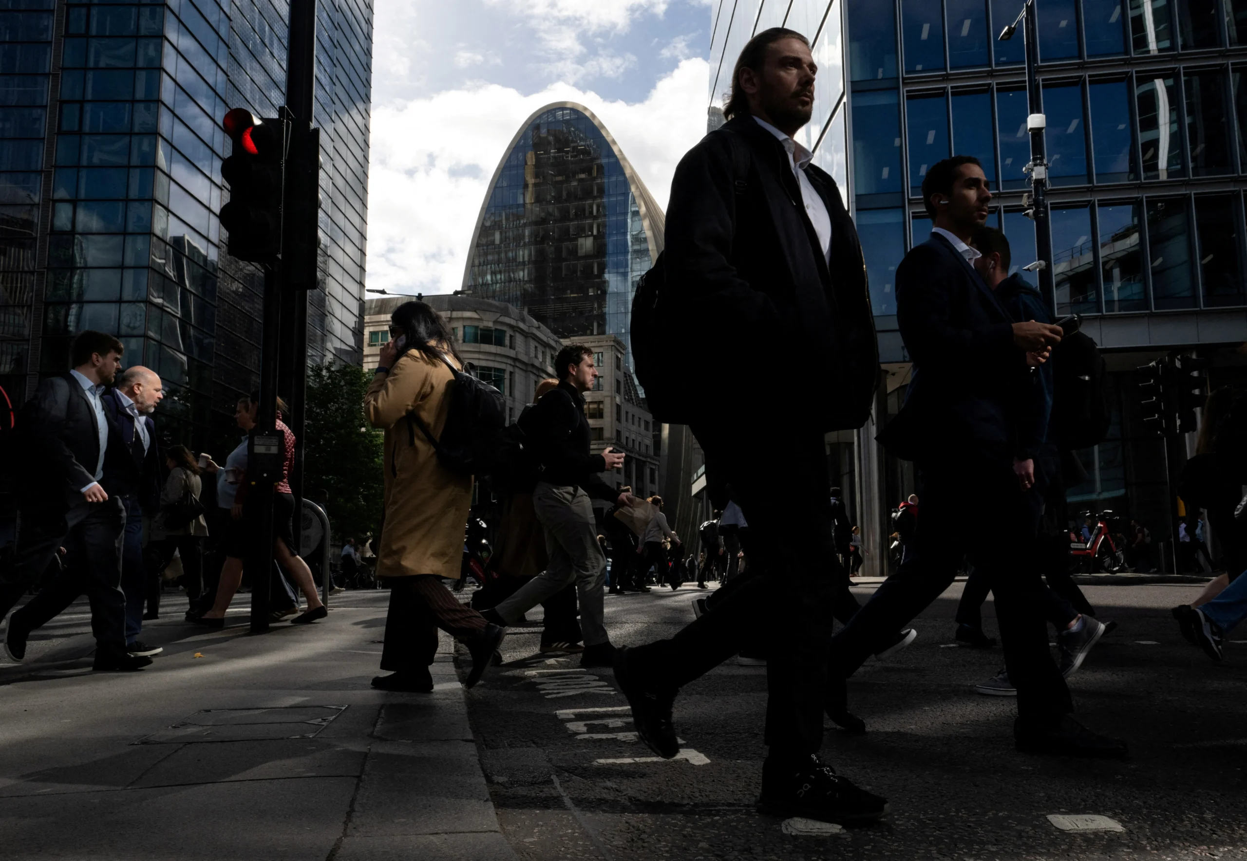 U.K. Productivity Is Picking Up, But Economists Aren’t Yet Sure AI Deserves The Credit