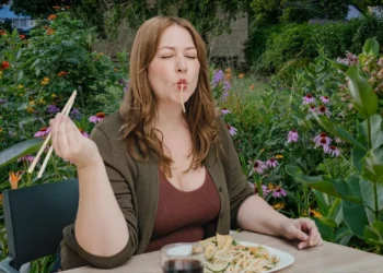 More Workers See Outdoor Lunch Breaks As A Workplace Priority