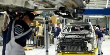 New Study Reveals When Cutting Wages Protects Jobs — And When It Doesn't