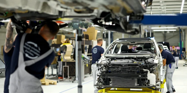 New Study Reveals When Cutting Wages Protects Jobs — And When It Doesn't